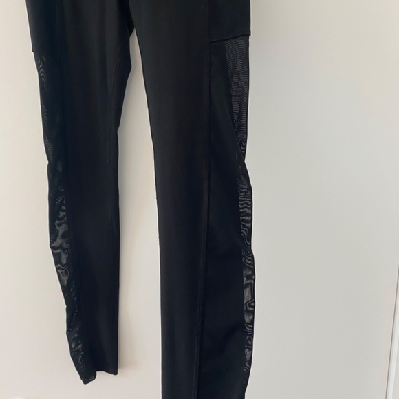 Black athletic leggings - Picture 2 of 2